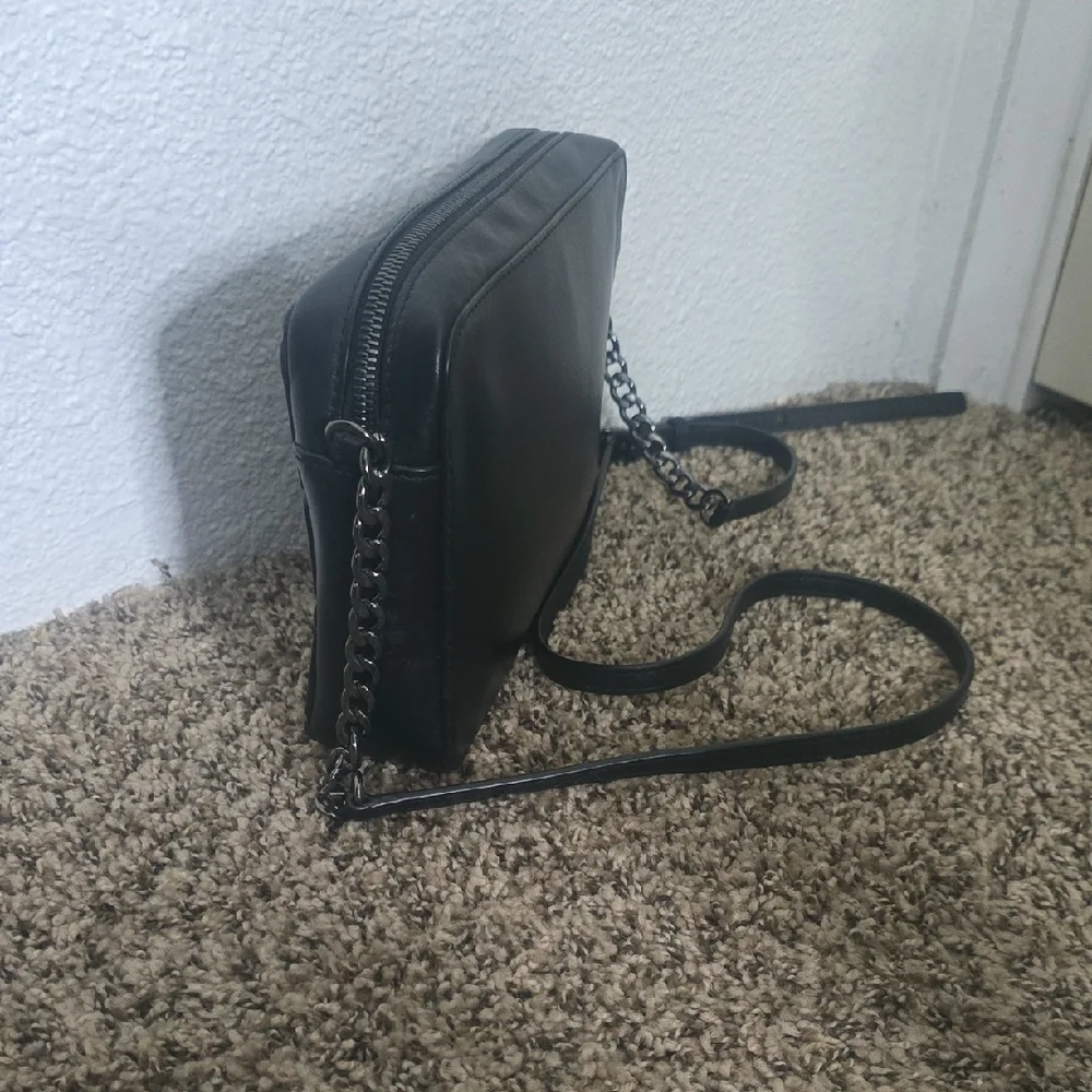 Michael Kors Black Diamond Quilted Crossbody Bag W/ Gunmetal Hardware (EUC)🩶🖤 - Picture 10 of 13